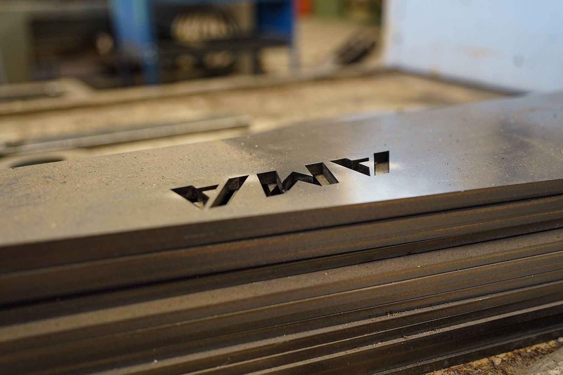 AMA Logo in Metall gelasert